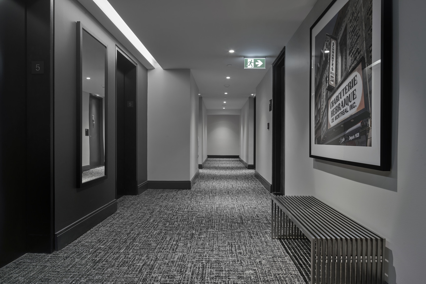 Corridor d'immeuble résidentiel à Montréal gestion immobilière et entretien Nickel & Krome