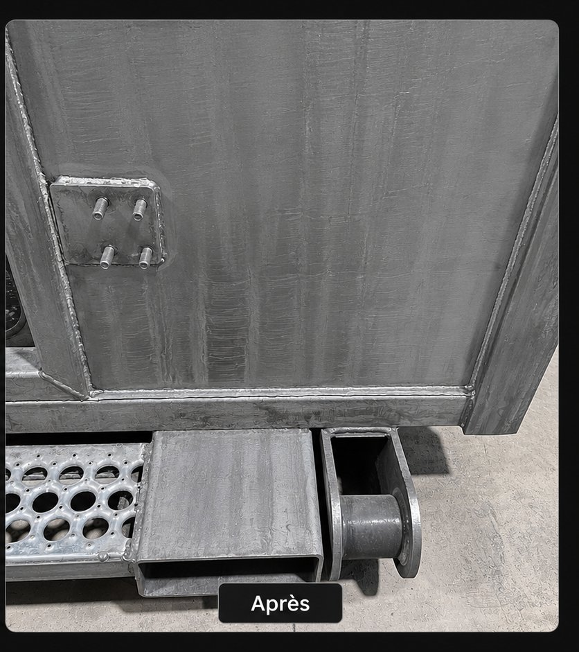 Détail métallique après restauration laser avec surface grise plus uniforme autour des soudures et points de fixation
