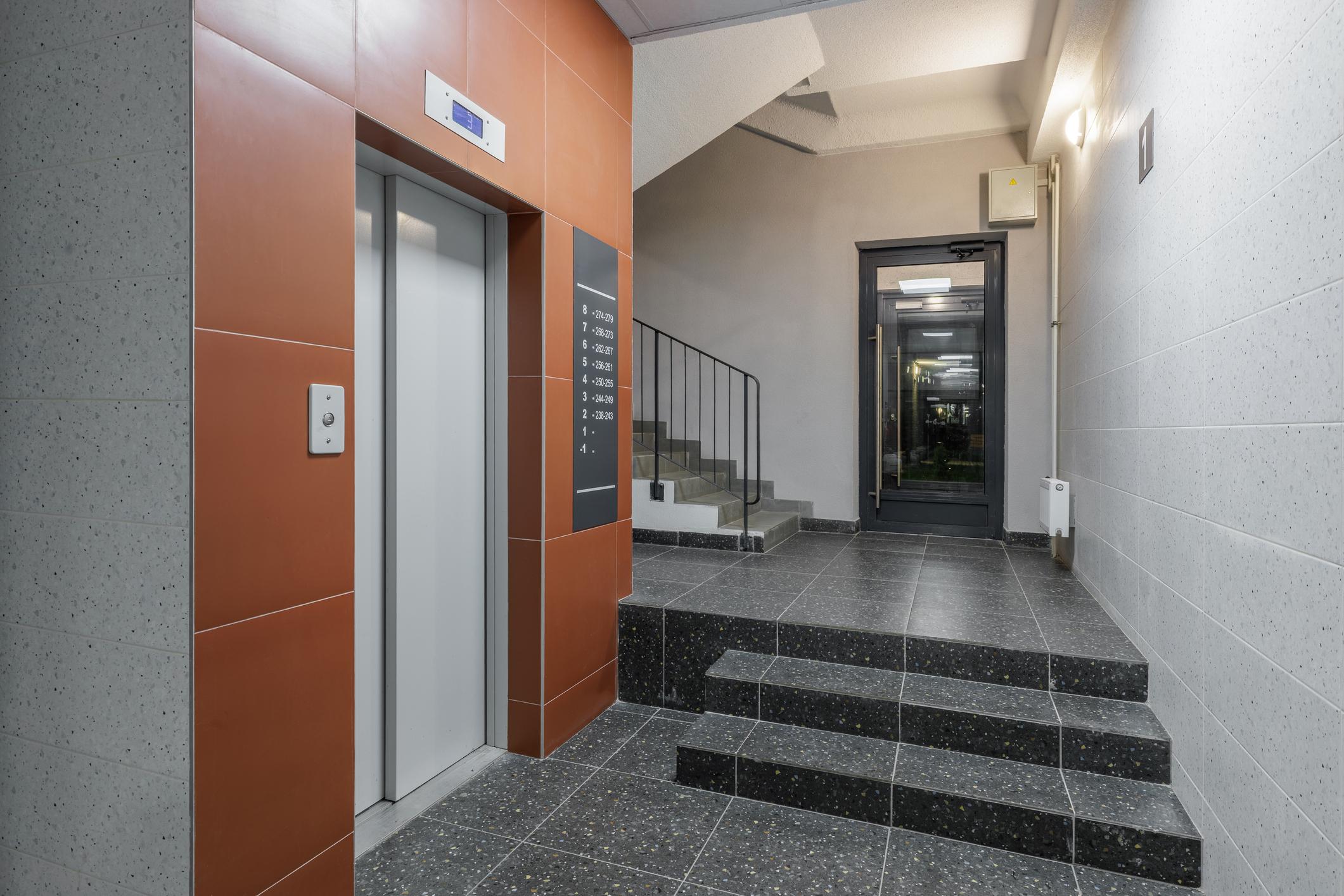 Ascenseur d'immeuble en copropriété